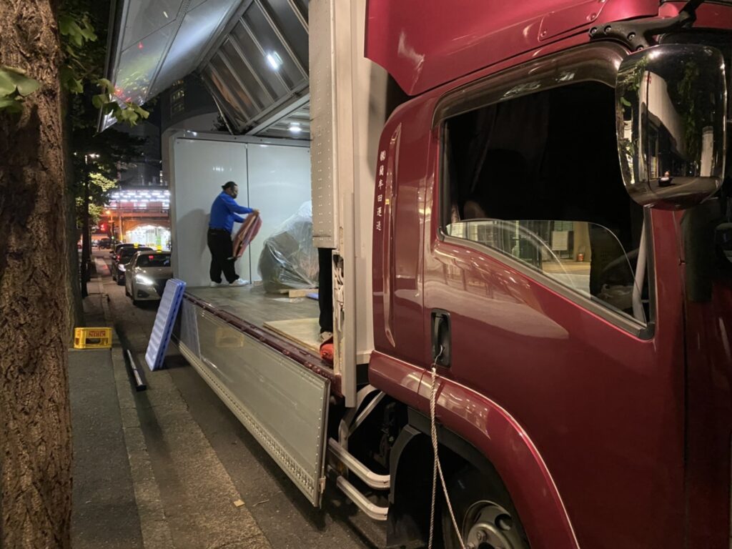 深夜の集荷・配達が可能｜千葉・関東からの4トンチャーター便